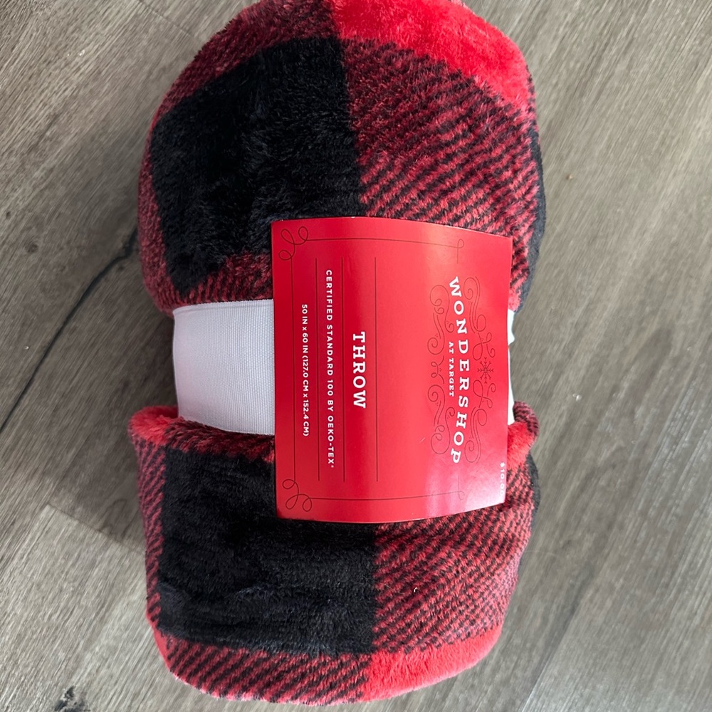 Wondershop red buffalo plaid throw blanket